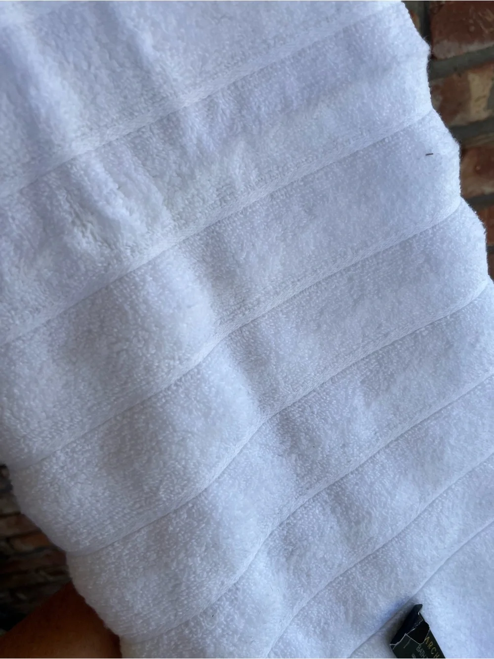 Ultra-Soft White Ribbed Bath Towel byArch/Mantle. New with tags 100% cotton.